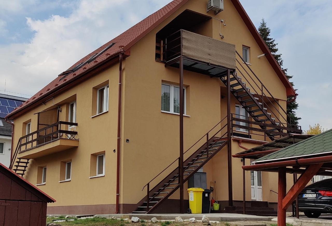 Katalin Apartmanhaz Мишкольц Экстерьер фото